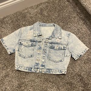 Short Jean Distressed Jacket. Women’s size small